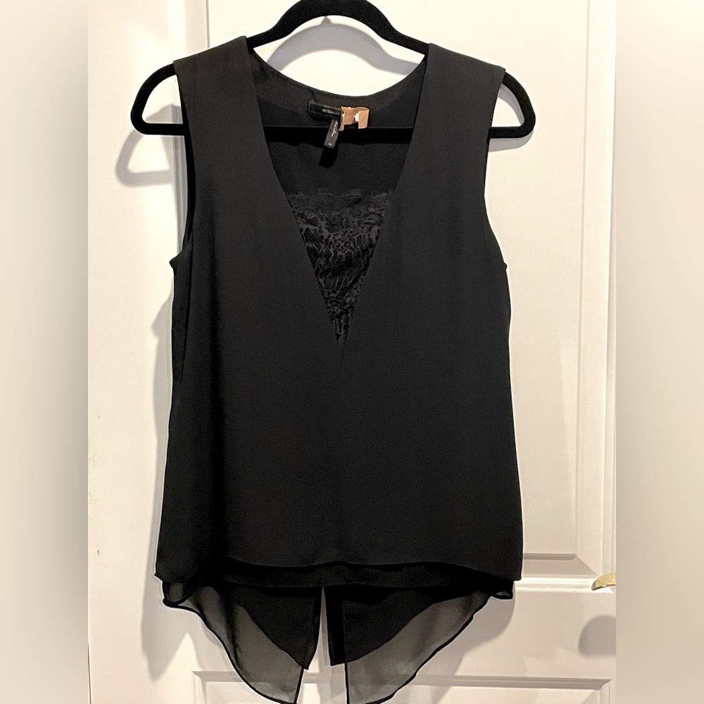 BCBG like new sleeveless blouse